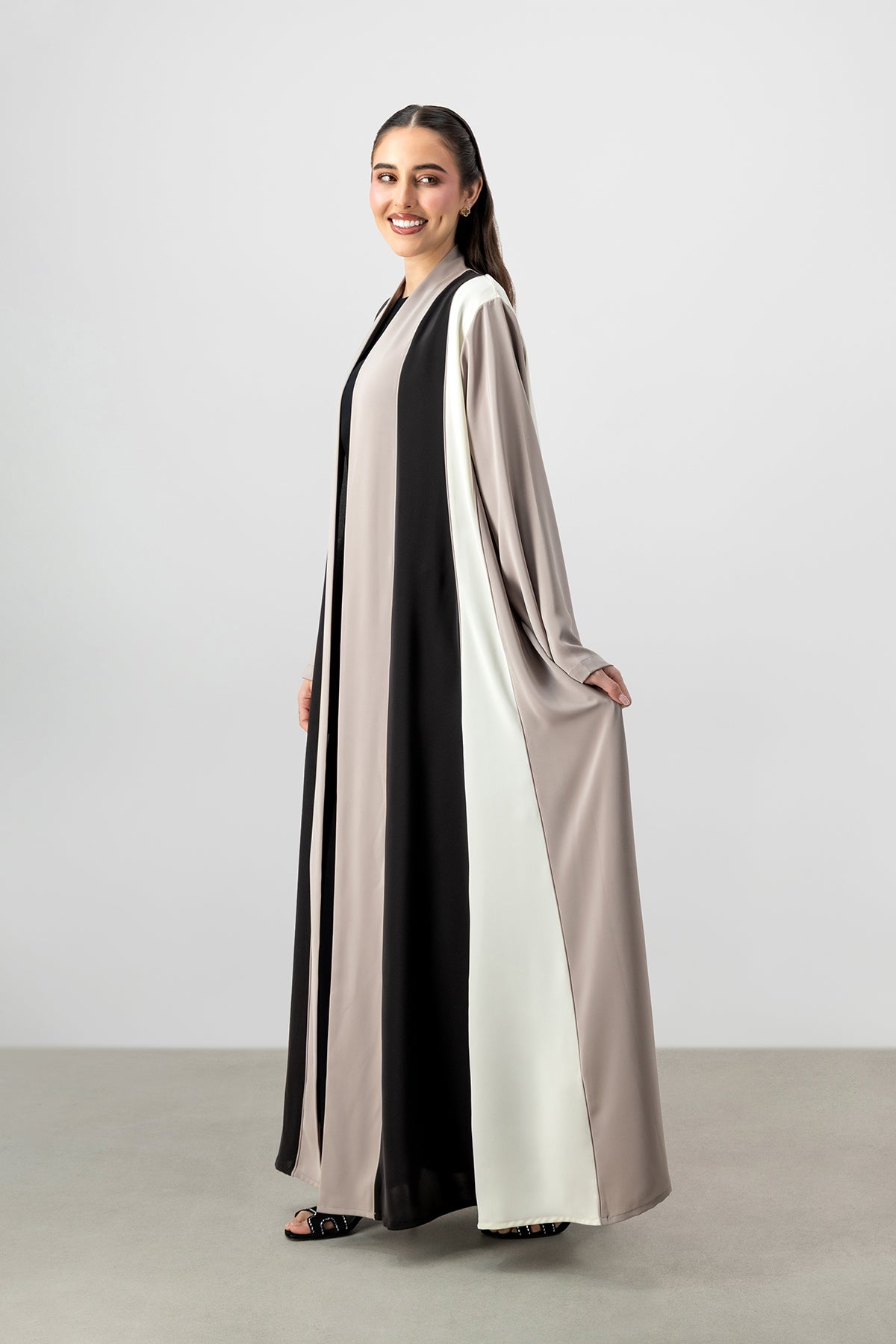 The Verena Abaya