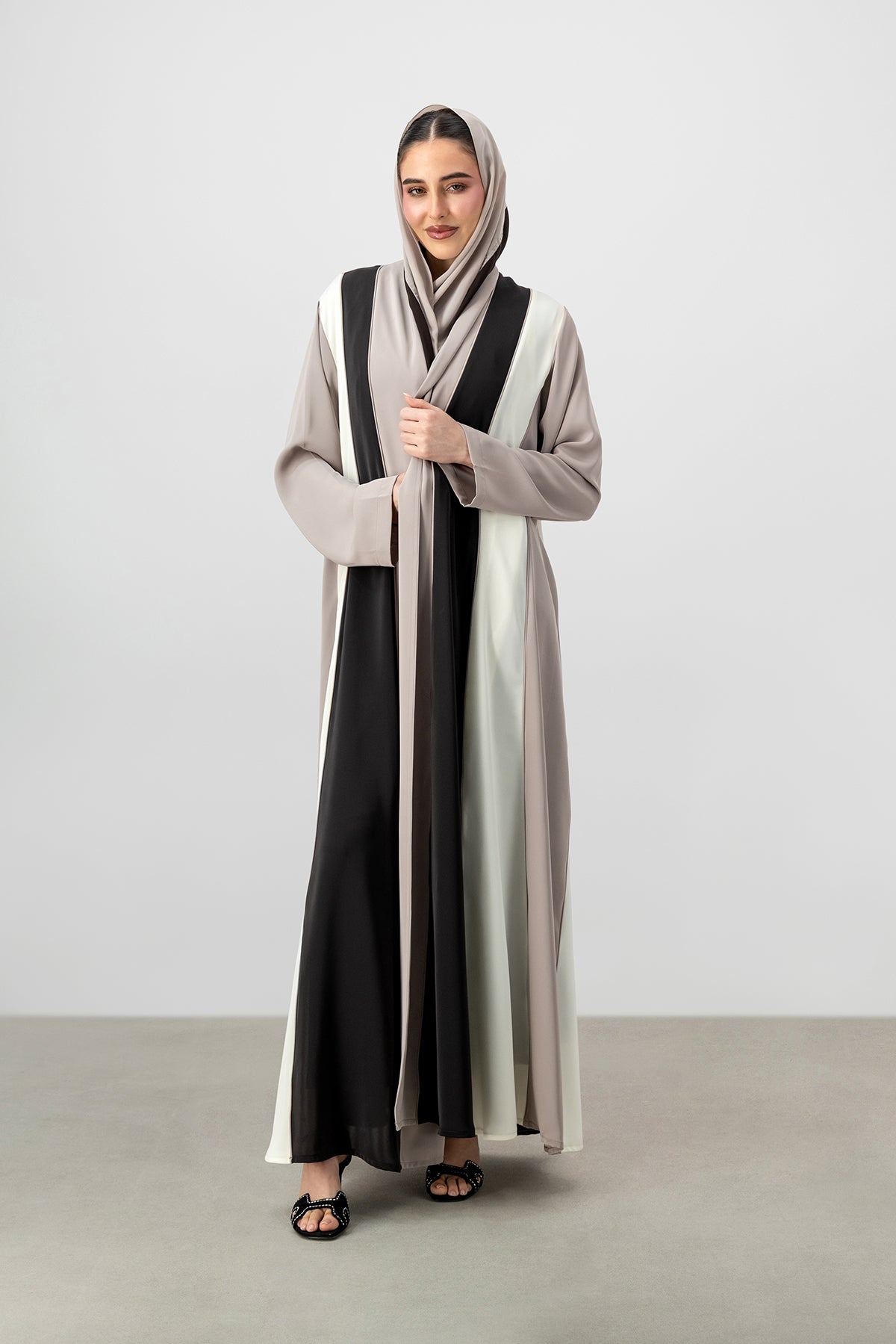 The Verena Abaya
